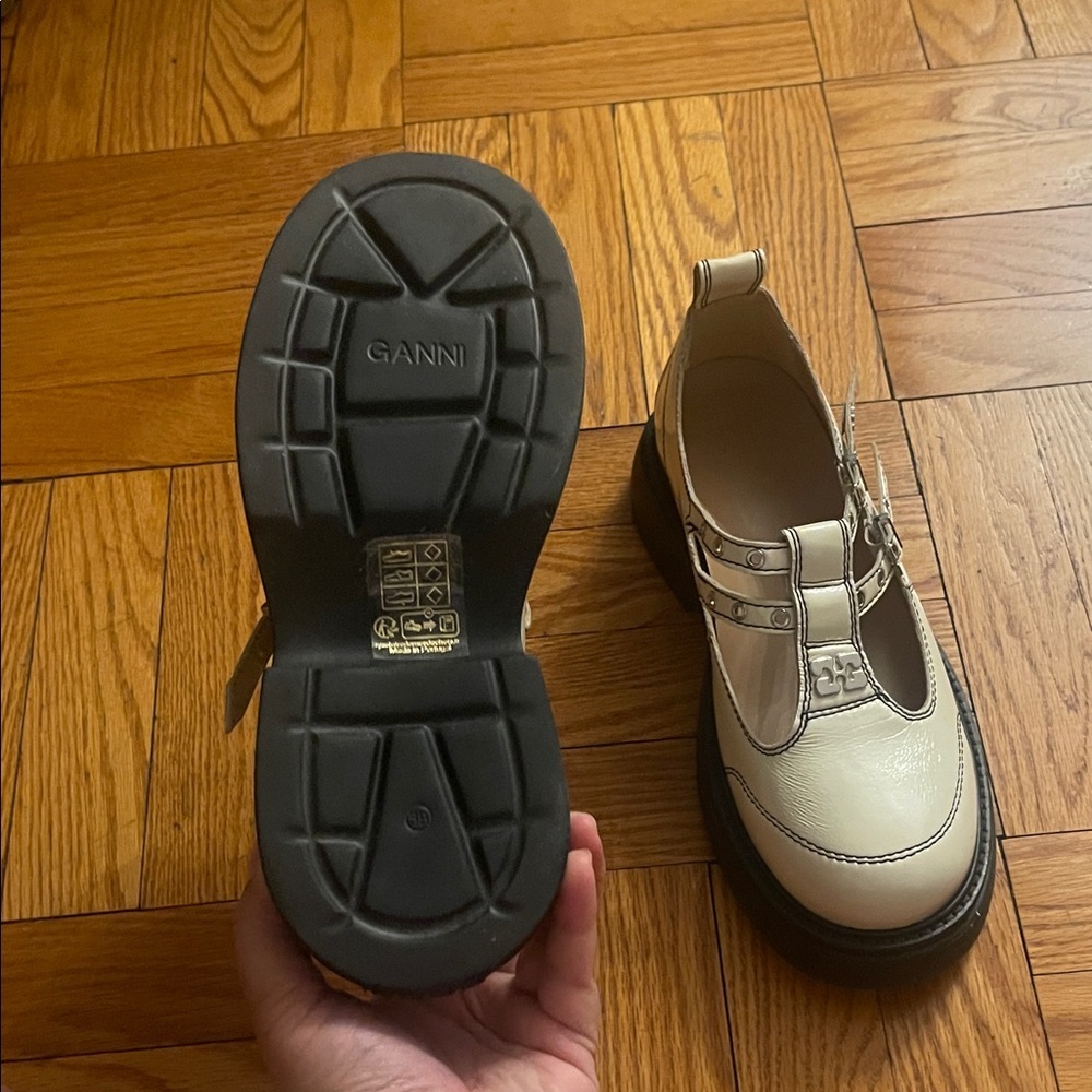 NEW Ganni Everyday Butterfly White Ivory Patent Leather Mary Jane Flats - Picture 11 of 13